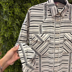 Camicia Oversize Donna Vero Moda Fantasia Righe e Scritte "Couture Made" Bianco e Nero con Tasconi
